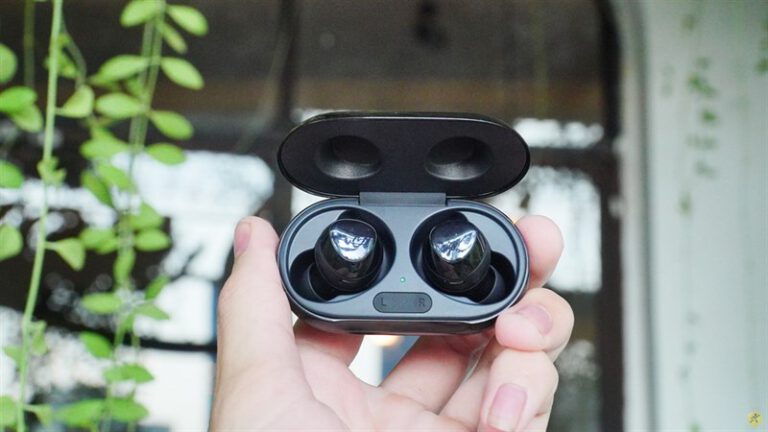 Trên tay Samsung Galaxy Buds Plus: Hộp đựng nhỏ gọn, phong cách, tai nghe thiết kế đẹp mắt, chất âm ấn tượng